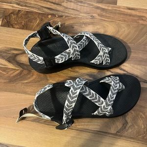 Chacos black and white sandals!!